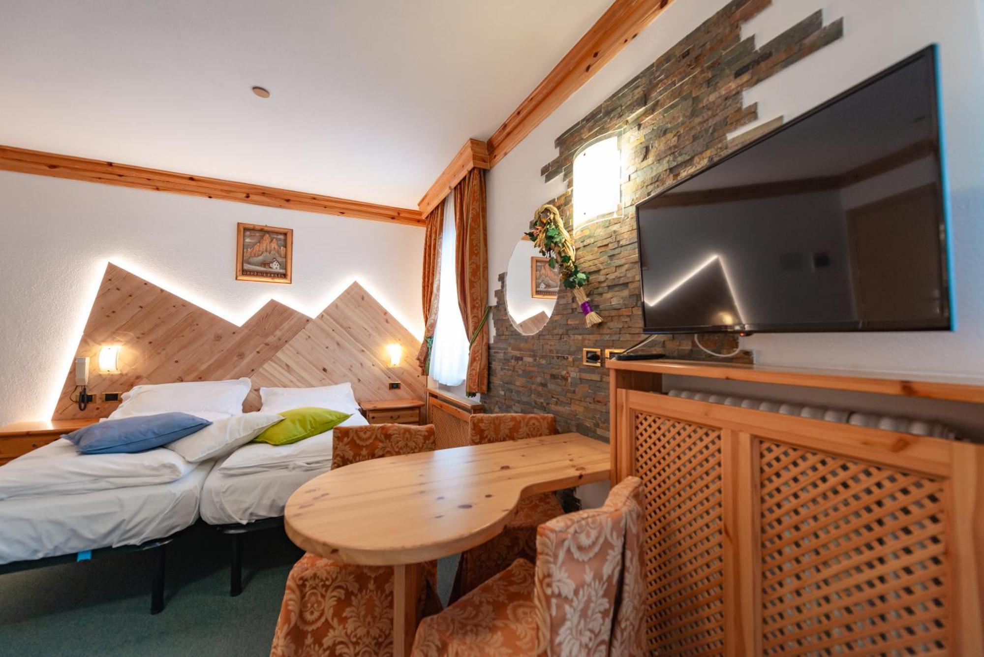 Hotel Ciamol Campitello di Fassa Exterior foto